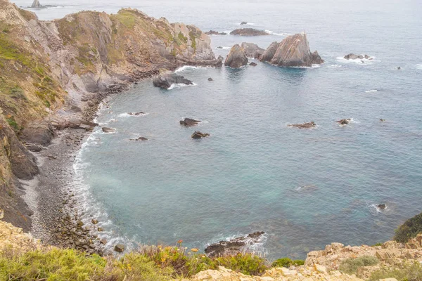 Kayalar ve kayalıklarla Odeceixe