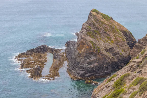 岩石和 Odeceixe 的悬崖 — 图库照片