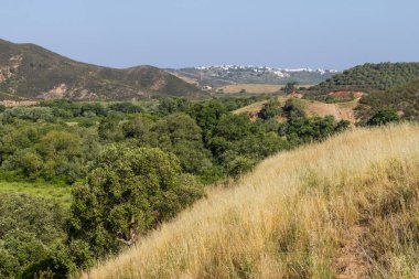 Dağ, Aljezur köyü binada