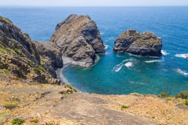 Kayalıklarla, okyanus ve dalgalar halinde Arrifana