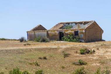 İz ve Arrifana terk edilmiş evde