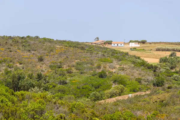 Aljezur 'da tipik Portekizli ev