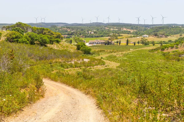 A hegyi ösvény és a szél farm — Stock Fotó