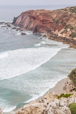 Cabo de Sao Vicente 'de kayalıklar ve okyanus