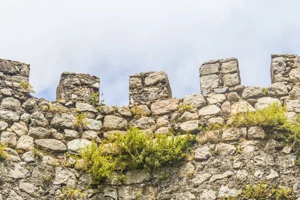Moors Kalesi 'nde kaya duvarı, Sintra