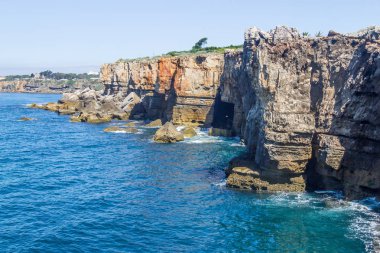 Cliff ve Cascais okyanusta