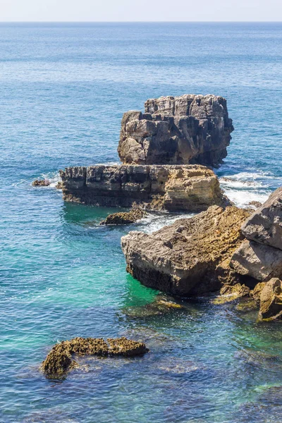 Cliff ve Cascais okyanusta