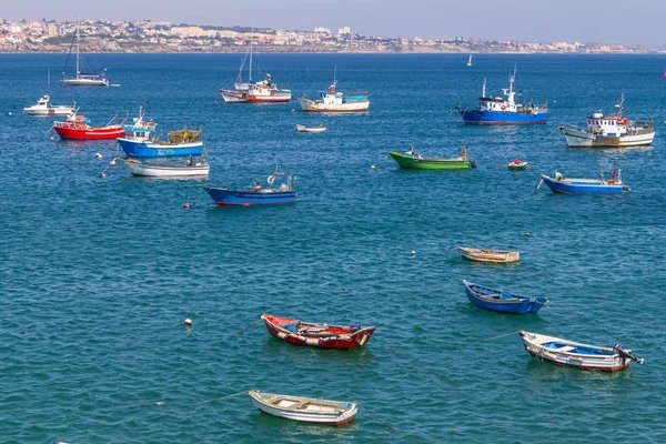 Barcos atracados en un puerto deportivo en Cascais — Foto de Stock