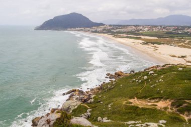 Costao do Santinho beach