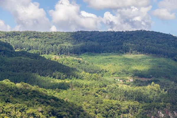 Çiftlik Vadisi ve Nova Petropolis dağlarda