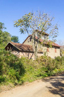 Gramado çiftlik kirli yolda