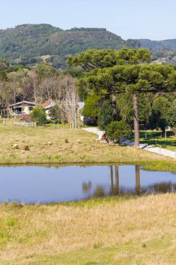 Çiftlik, göl ve dağların Gramado