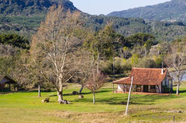Çiftlik, alan ve Gramado Dağları