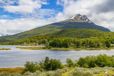 Kar dağ orman ve Lapataia Nehri, Tierra del Fuego ulus