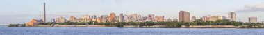 Gasometro ve Guaiba Gölü ile Panorama günbatımı, Porto Alegre adlı