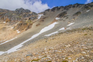 Laguna Turquesa dağlarında kar