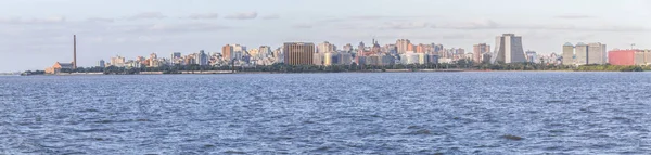 Panorama e vista para a cidade com Gasometro e Lago Guaiba, Porto Aleg — Fotografia de Stock