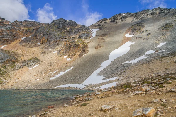 Neve nas montanhas em Laguna Turquesa — Fotografia de Stock