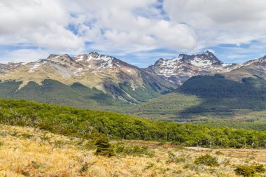 Laguna Esmeralda iz dağlarda kar