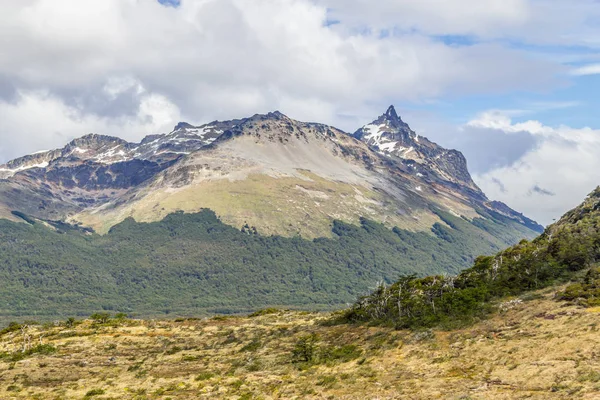 山と植生ラグーナ エスメラルダ トレイル — ストック写真