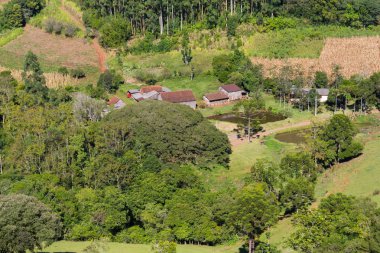 Çiftlikleri bir vadide