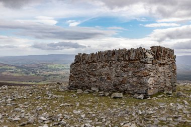 Croagh Patrick Dağı üzerinde inşaat