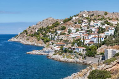 Hydra Adası 'ndaki Kamini köyü ve iskelesi.