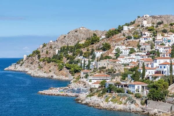 Hydra Adası 'ndaki Kamini köyü ve iskelesi.