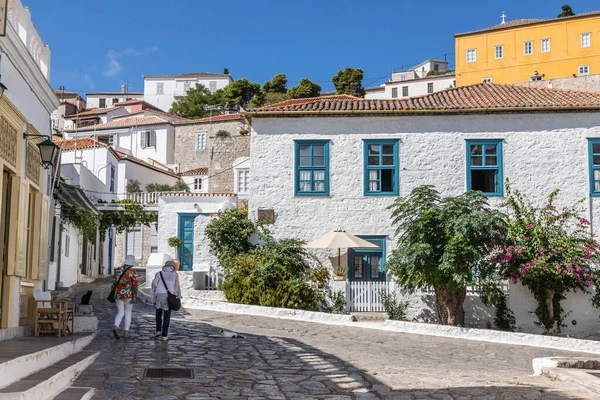 Hydra Adası 'ndaki geleneksel binalar ve sokaklar