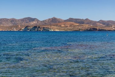 Polonya sahilinden Kimilos adasındaki dağlar