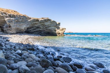 Papafragas plajındaki kayalıklar ve plajlar, Milos, Yunanistan