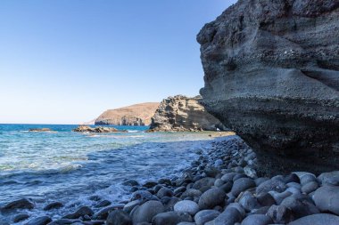 Papafragas plajındaki kayalıklar ve plajlar, Milos, Yunanistan