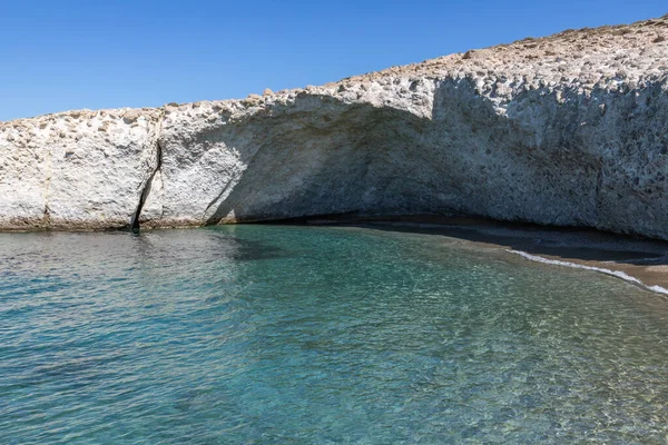 Höhle Und Felsen Strand Von Alogomandra Milos Griechenland — Stockfoto