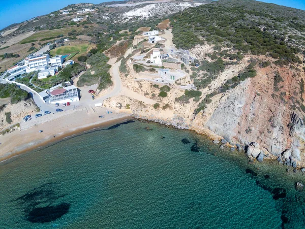 プロヴァタスビーチ ミロス島 ギリシャの砂と崖の空中ビュー — ストック写真