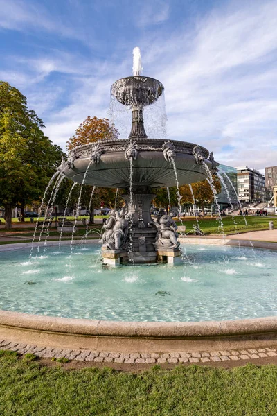 Fontana Erba Schlossplatz Stoccarda Germania — Foto Stock