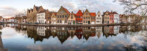 Panorama Avec Bâtiments Avec Reflets Autour Des Canaux Bruges Coucher — Photo