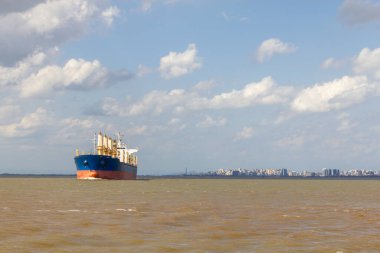 Porto Alegre 'den ayrılan gemi Guaiba Gölü, Porto Alegre, Rio Grande do Sul, Brezilya