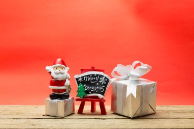 Hediye kutuları ve Noel Baba