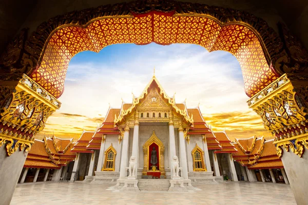 Templo de mármol de Bangkok, Wat Benchamabophit Dusitvanaram, Tailandia —  Fotos de Stock