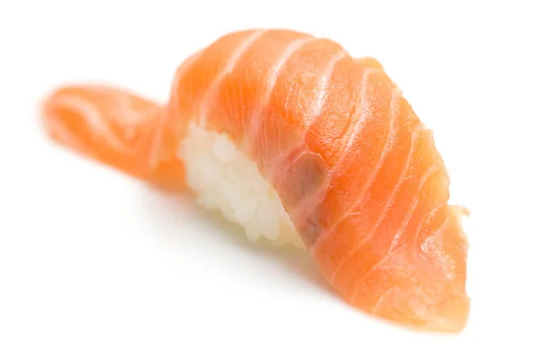 Zalmsushi geïsoleerd op witte achtergrond — Stockfoto