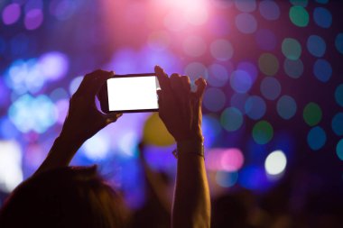 El ile bir smartphone lüks parti kaydeder