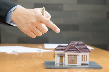 Bankalar evleri ele geçirmek için gidiyoruz