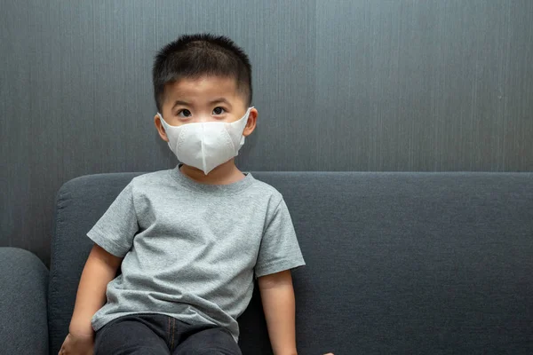 Menino Asiático Vestindo Uma Máscara Protetora Para Coronavírus Peste Doença — Fotografia de Stock