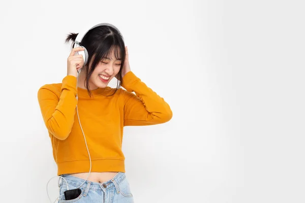 Joven Mujer Belleza Asiática Escuchando Música Con Auriculares Aplicación Canciones —  Fotos de Stock