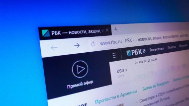 Minsk, Beyaz Rusya - 25 Nisan 2018: Rbc (Rbk grup veya Rosbizneskonsalting), büyük Rus medya grubu, bilgi ajansı, web-portal haber, iş Tv için resmi web sitesi ana sayfası.