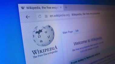 Minsk, Beyaz Rusya - 25 Nisan 2018: Wikipedia, kimse-ebilmek yayına hazırlamak belgili tanımlık özgür ansiklopedi için resmi web sitesi ana sayfası.