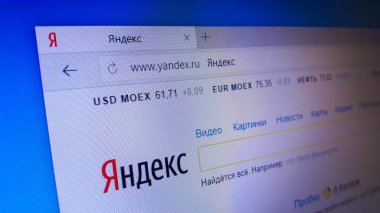 Minsk, Beyaz Rusya - 25 Nisan 2018: Yandex N.V., Internet ile ilgili hizmetler ve ürünler konusunda uzmanlaşmış bir çok uluslu şirket için resmi web sitesi ana sayfası.