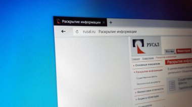 Minsk, Beyaz Rusya - 17 Nisan 2018: Birleşik şirket Rusal (Uc Rusal), dünyanın ikinci en büyük alüminyum şirketi tarafından birincil üretim çıktısı için resmi web sitesi ana sayfası