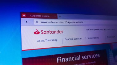 Minsk, Beyaz Rusya - 17 Nisan 2018: Santander, bir İspanyol bankacılık grubu için resmi web sitesi ana sayfası