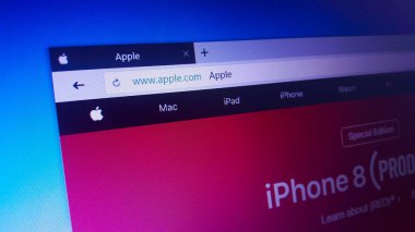 Minsk, Beyaz Rusya - 17 Nisan 2018: Resmi Apple Web sitesi, bir Amerikan çokuluslu teknoloji şirketi ana sayfası